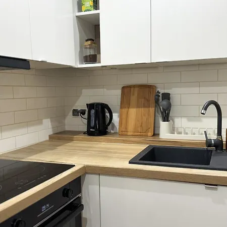 Orange With Balcony - Free Parking And Self Check-in Appartement