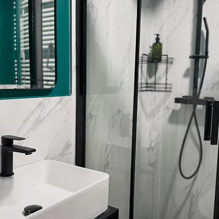 Orange With Balcony - Free Parking And Self Check-in Appartement *