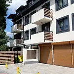 Orange With Balcony - Free Parking And Self Check-in *