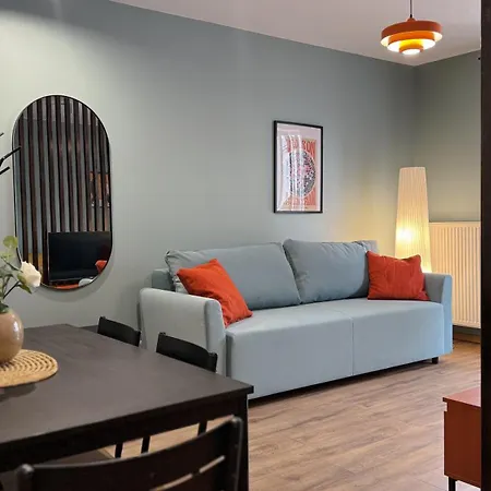 Orange With Balcony - Free Parking And Self Check-in Warschau