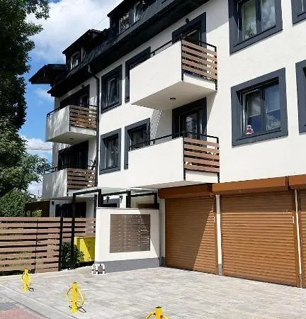 Orange With Balcony - Free Parking *