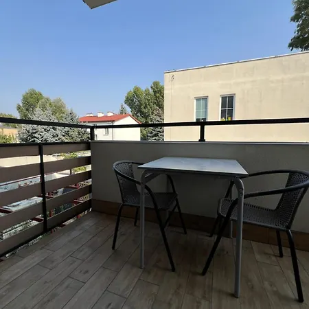 Orange With Balcony - Free Parking Apartment Warsaw