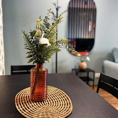 Orange With Balcony - Free Parking And Self Check-in アパート *