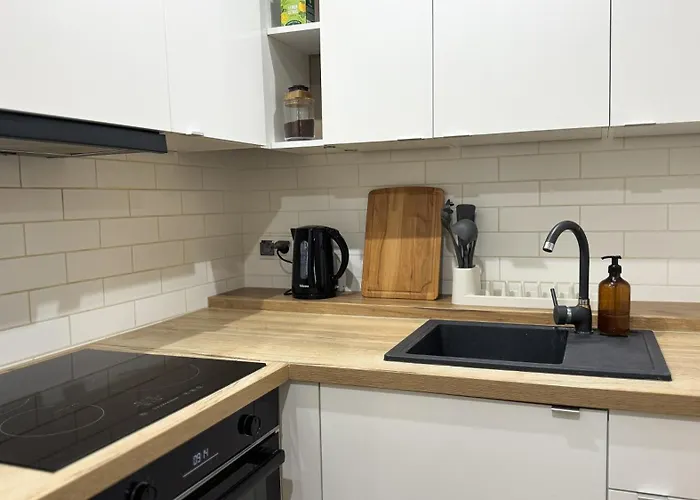 Orange With Balcony - Free Parking And Self Check-in Apartament