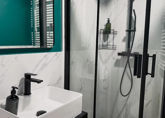 Orange With Balcony - Free Parking And Self Check-in Apartament *