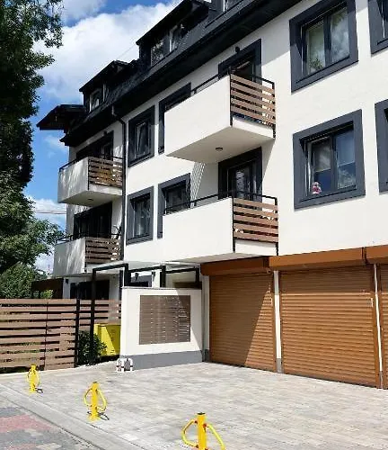Orange With Balcony - Free Parking And Self Check-in *