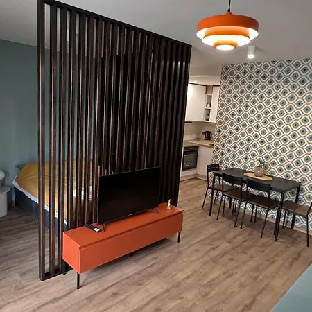 Orange With Balcony - Free Parking And Self Check-in Varsavia