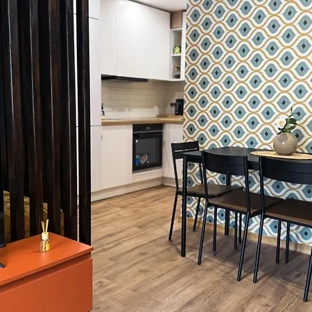 Appartamento Orange With Balcony - Free Parking And Self Check-in Varsavia